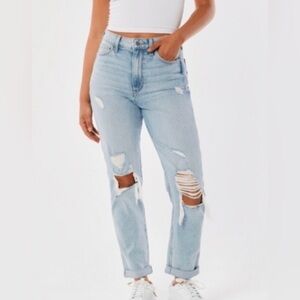 Hollister Ultra High Rise Mom Jeans Light Wash Distressed